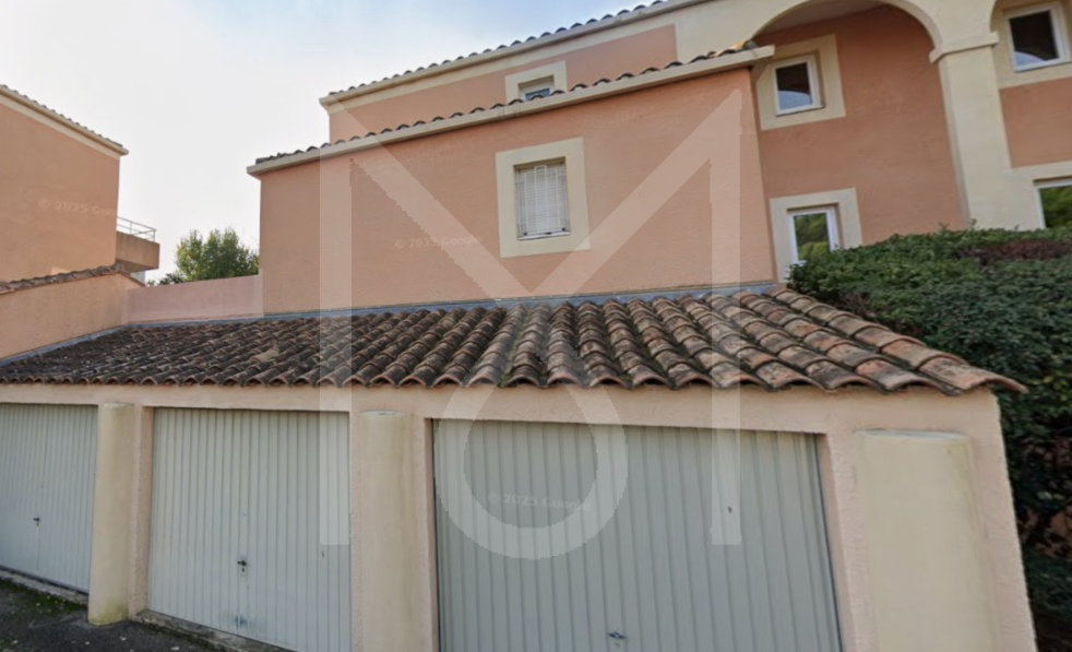 GARAGE FERME 16m2 LUYNES
